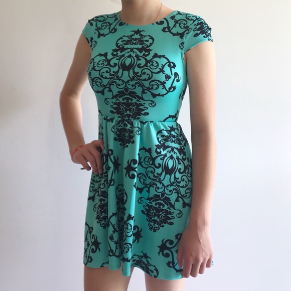 B. DARLIN Beautiful Dress 👗 - Picture 7 of 8